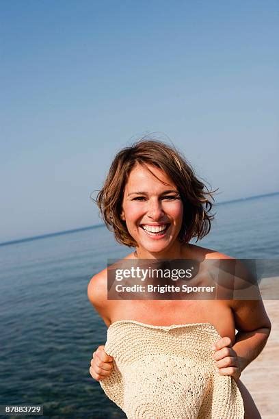 buenisimas tetas|2.825 Pechos De Mujer Playa Stock Photos, High.